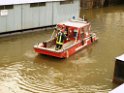 Einsatz BF Koeln Treibstoff auffangen Koeln Rheinauhafen P027